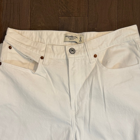 Abercrombie & Fitch Women's High Rise Cropped White Frayed Jeans - Picture 6 of 6